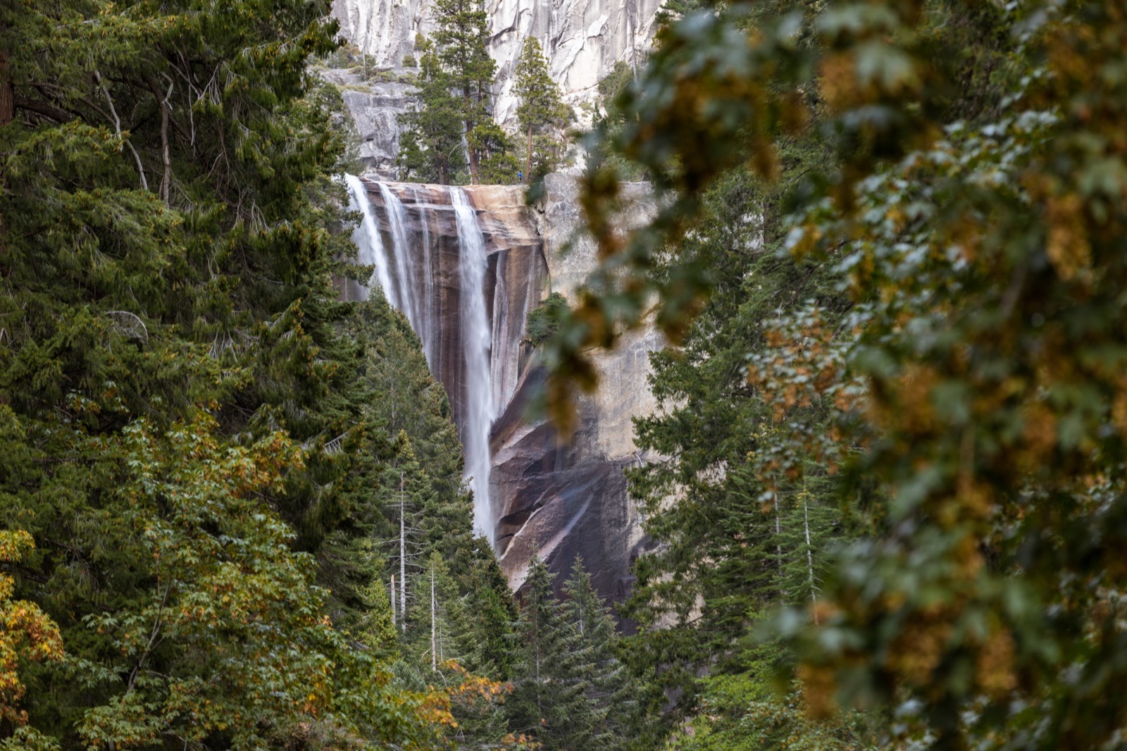 california-high-sierra-madera-vernal-falls-yosemite-national-park