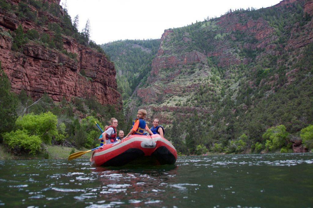 flaming-gorge-country-utah-rafting-green-river-family