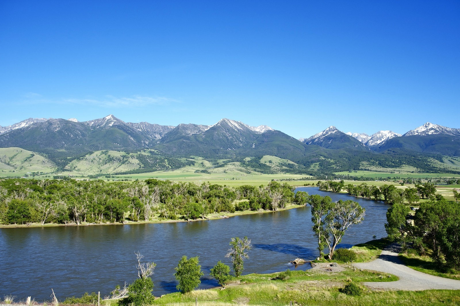 Yellowstone River and the Mountains